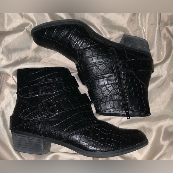Leather Ankle Booties Crocodile Style - Picture 2 of 10